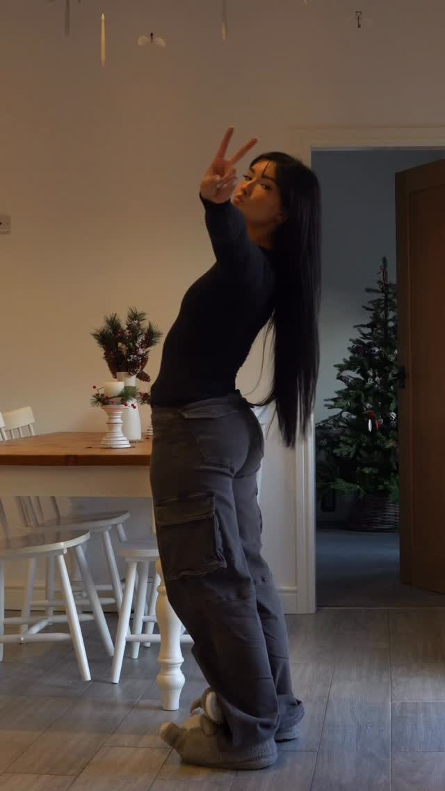 Instagram post by @beth_fitnessuk for FITJEANS. Caption reads: [...] 🥀 - c0de beth gets you 30% off @fitjeans....