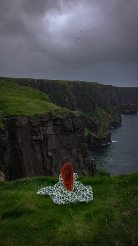 Instagram post by @kellyprincewright for Tourism Ireland. Caption reads: [...] along Ireland’s Wild Atlantic Way....