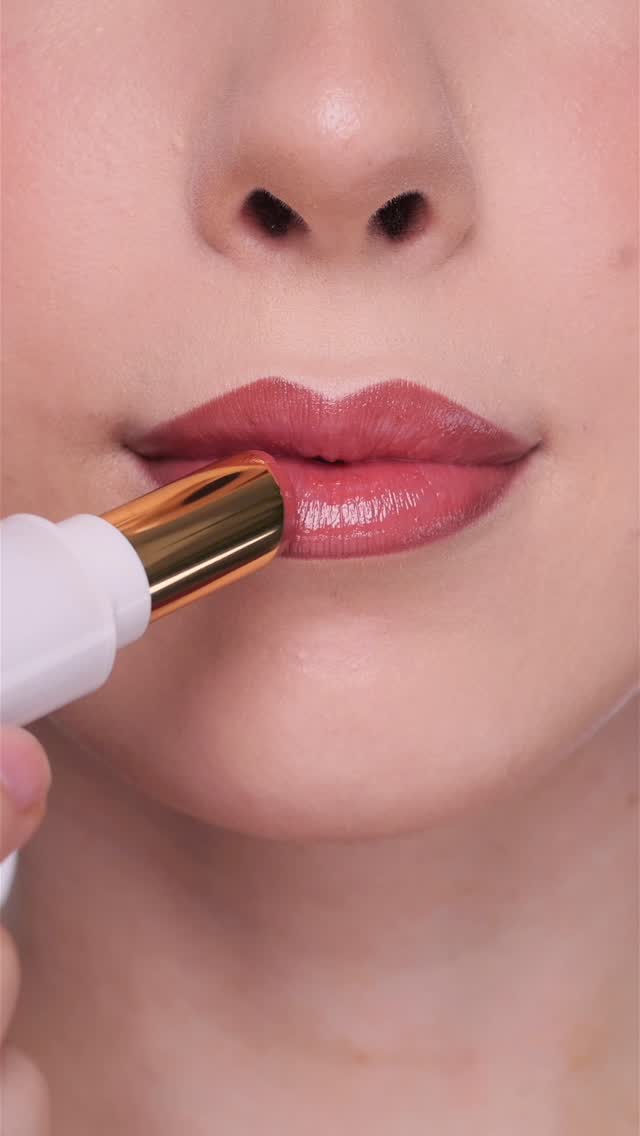 Instagram post by @ashleykaylamakeup for Revlon. Caption reads: [...] DM you the links
I used the Revlon....