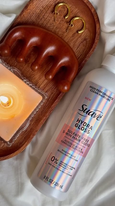 Instagram post by @brunellaguidaa for Suave. Caption reads: [...] and glossy my hair looks after using @suave....