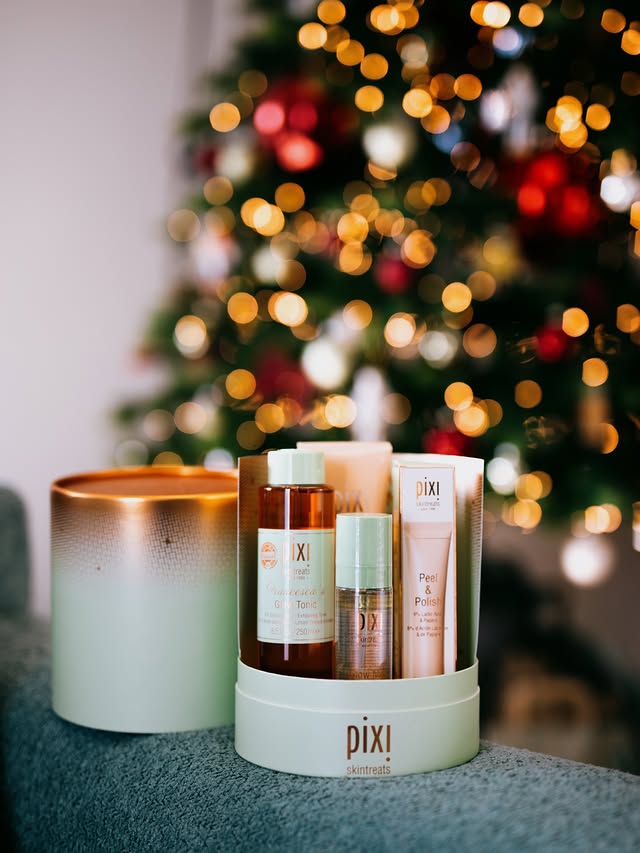 Instagram post by @_varry_ for Pixi Beauty. Caption reads: Glow goals, #glowtonic ✨

Rinnoviamo ed....