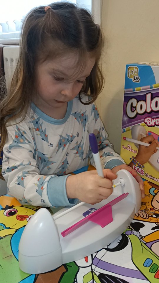 Instagram post by @wifeyslifestyle for Wire PR. Caption reads: Fablab colour spin bracelet making kit 🍭

AD |....