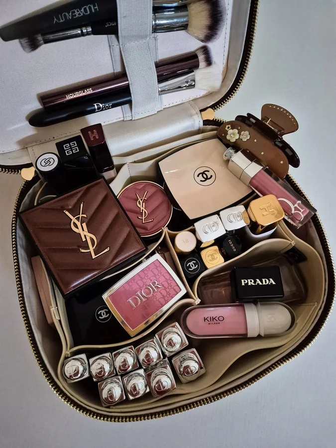 Instagram post by @lily_bsd_ for Etoile. Caption reads: What’s in my @etoile makeup bag 🤎🌸

I’ve had the....