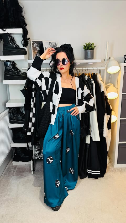 Instagram post by @itsmelaurenv for WKNDchasers. Caption reads: [...] Would you wear this? 👀 Trousers....