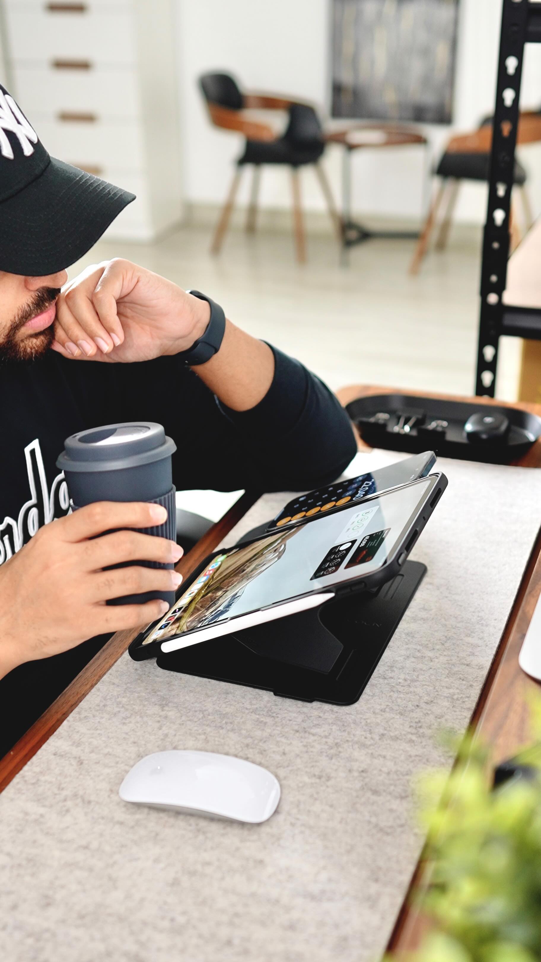 Instagram post by @tjpinkush for Zugu case. Caption reads: [...] the perfect fit for your iPad. ✔️

@zugucase....