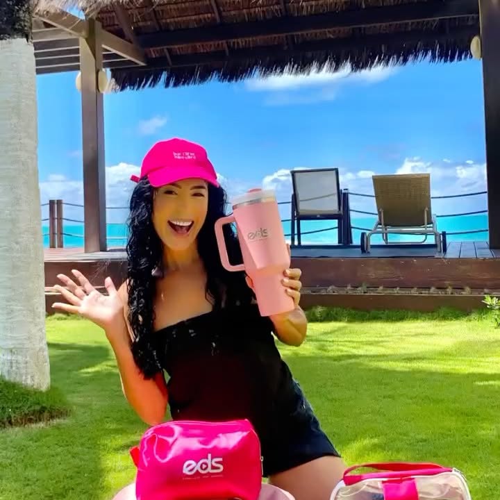 Instagram post by @blog_adrianasouza for Embelleze. Caption reads: Sou do time super EDS ✨💕
Obg dona @embelleze te....