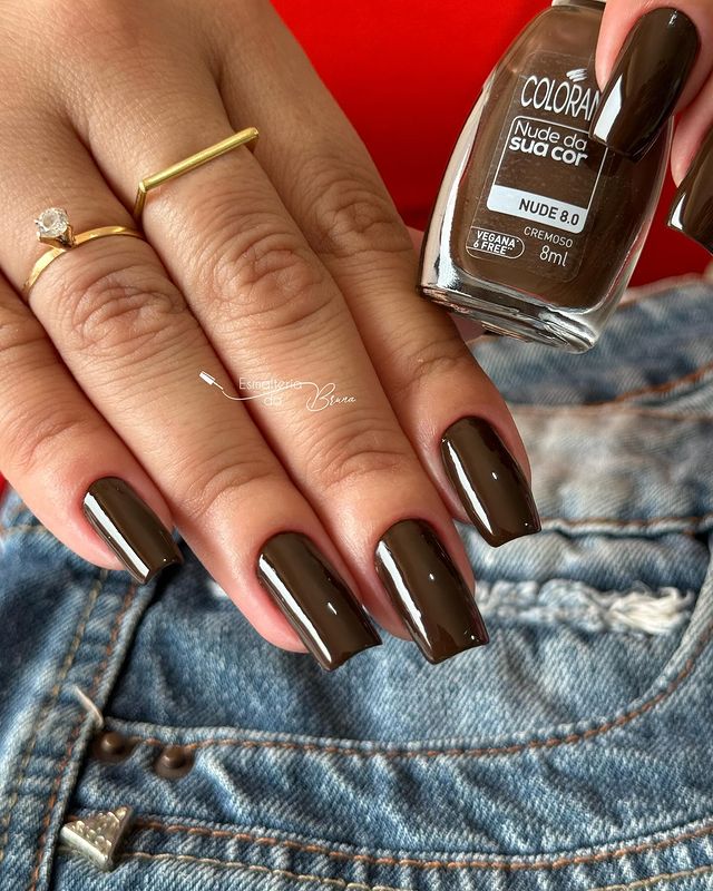 Instagram post by @esmalteriadabrunaa for Colorama Esmaltes. Caption reads: Nude 8.0 😍 @esmaltecolorama 🤎.