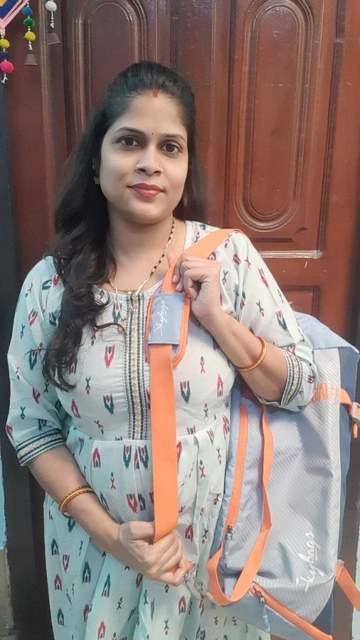 Instagram post by @manyabhimi5349 for Skybags. Caption reads: Myntra finds best traveling bag @inskybags....