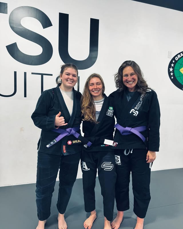 Instagram post by @carolbrunaciobjj for Black Armor Kimonos. Caption reads: [...] too ❤️✨ Sponsors: @cmmm.adv |....