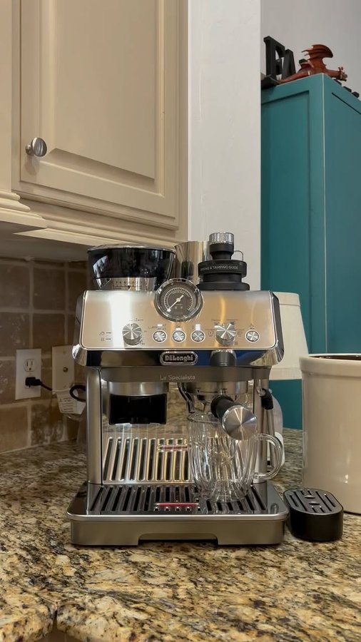 Instagram post by @testerweezy for The Insiders DACH. Caption reads: I love my new De’Longhi La Specialista Arte Evo....