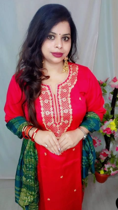 Instagram post by @shwetasingh6537 for Navlik. Caption reads: Beautiful Suit from @navlik.in Do Comment for link....