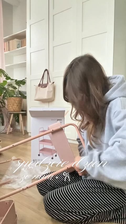 Instagram post by @natalia.stachnal for In Print We Trust. Caption reads: [...] ⋆˚𝜗𝜚˚⋆ . . . . . . . . hoodie....