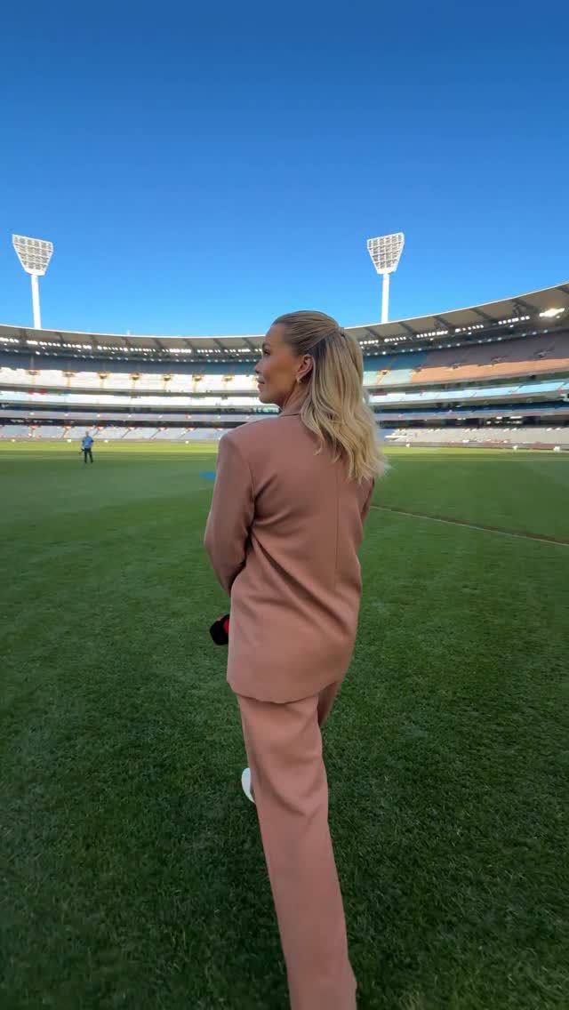 Instagram post by @abbeycholmes for Witchery. Caption reads: Round 23 and Round 1 Doneski ❤️🏆🙌🏼 Spring is in....