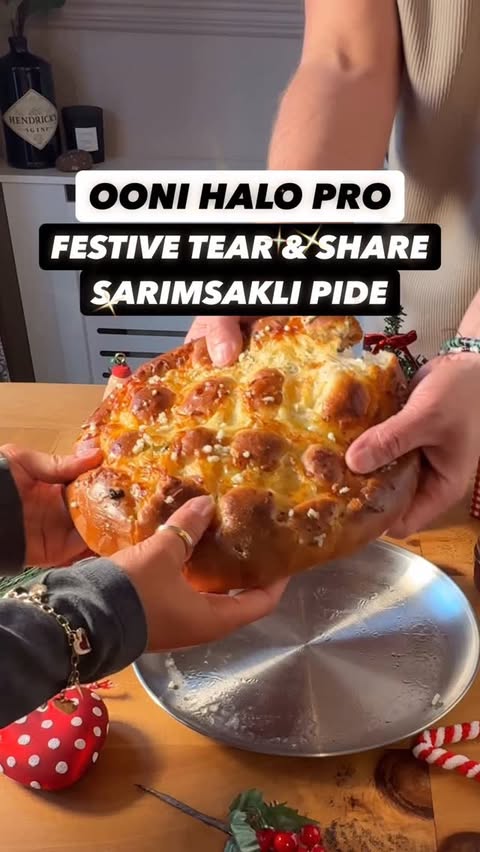 Instagram post by @scottspizzaproject for Ooni. Caption reads: FESTIVE TEAR & SHARE 🎄😍
•
It’s that time of year....