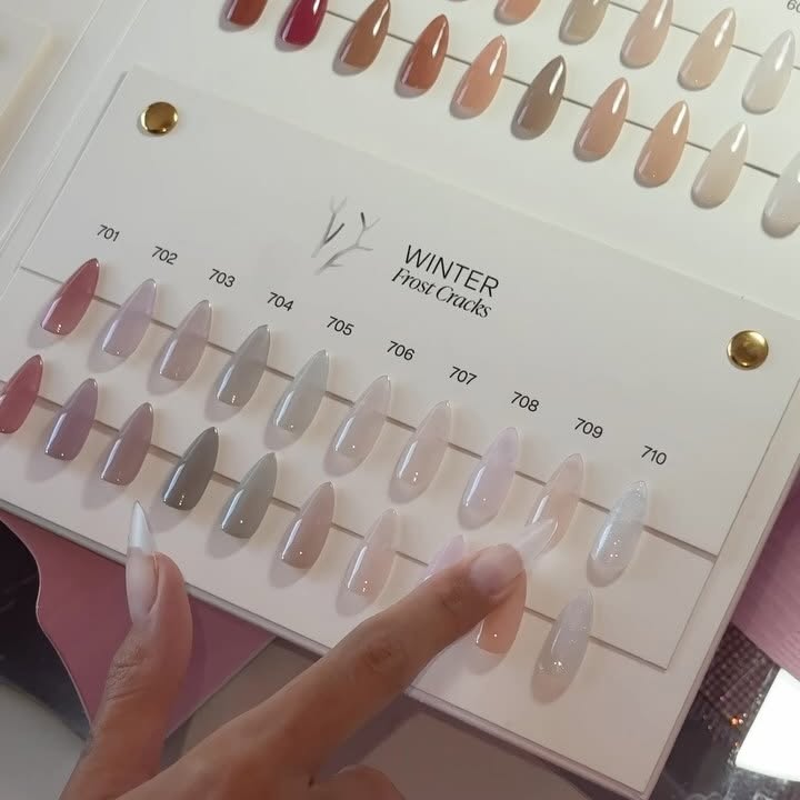 Instagram post by @richbitch_nails for Apres Nail. Caption reads: [...] que tienes un 10% off en @apresnailcl con mi....