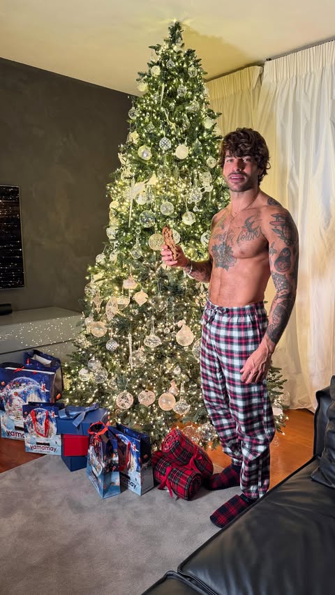 Instagram post by @realclaudiosona for Yamamay. Caption reads: Christmas is in the air!....