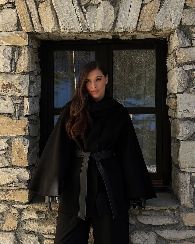 Instagram post by @kleofina for GUESS. Caption reads: Cozy winter 🦦 

wearing full....