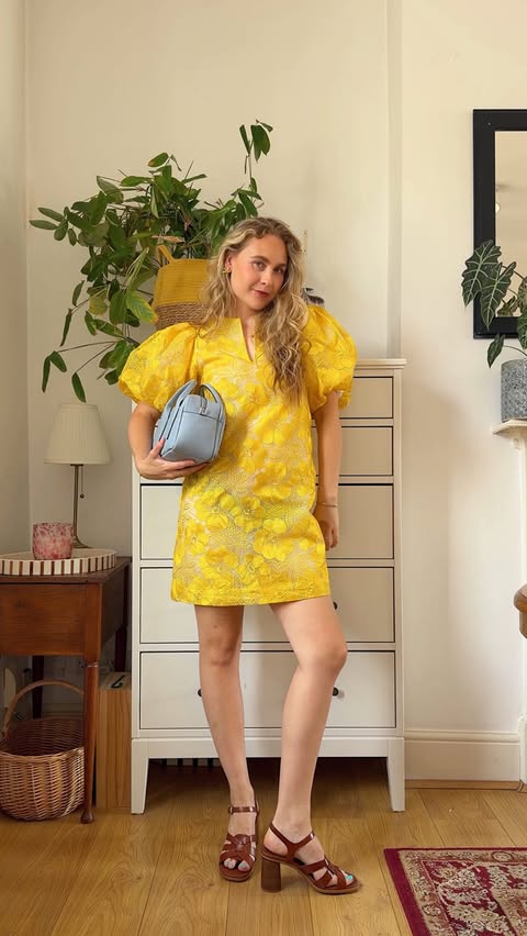 Instagram post by @elinorcharlotte for ECCO. Caption reads: [...] one go-to for elevated footwear @ecco 🩵.