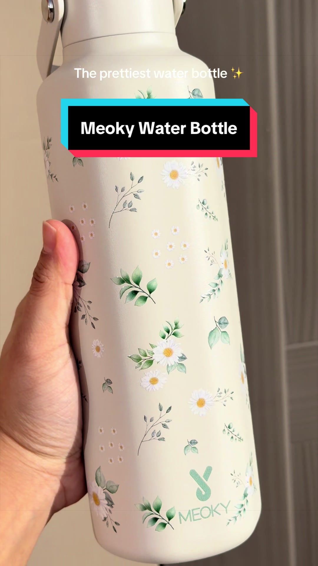 TikTok post by @zahraa__x15 for Meoky Cup. Caption reads: [...] screams summer! 🌼🍃😍 @meoky #meoky....