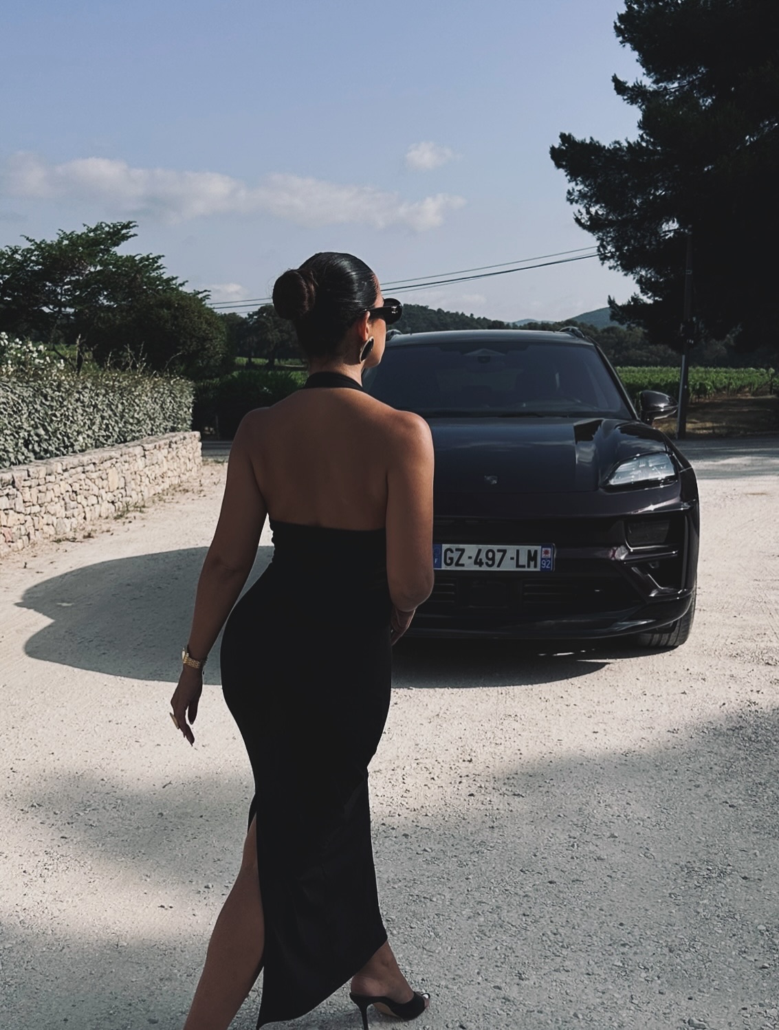 Instagram post by @lookbookaly for Porsche. Caption reads: Hot Porsche Wife ✨

La voiture que je mérite après....