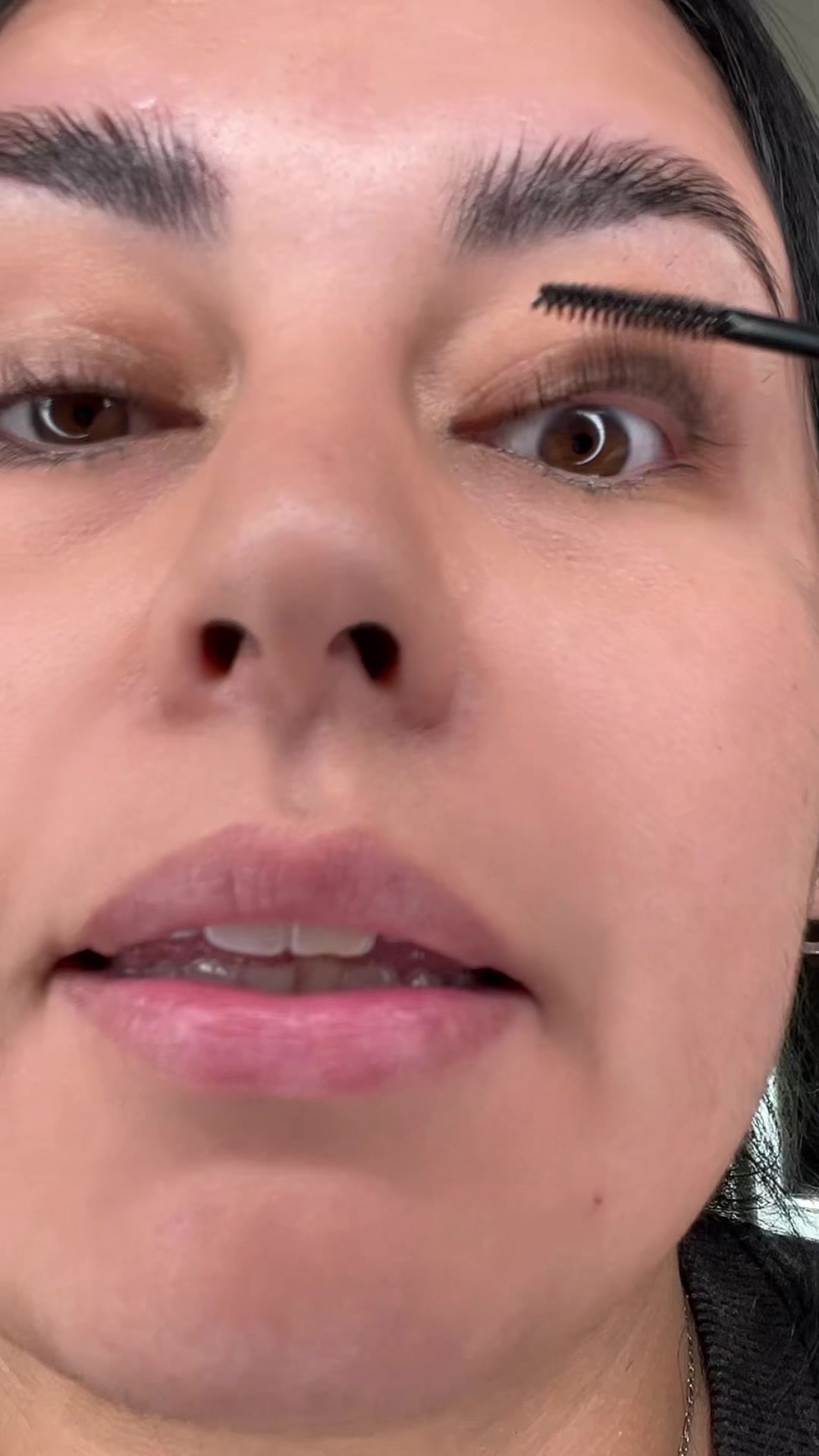 TikTok post by @ennysblanco for Nuorganic. Caption reads: Serum para pestañas de @nuorganic #pestañaslargas....