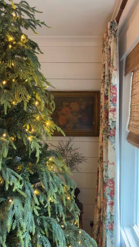 TikTok post by @80sbaeby for Shareconn. Caption reads: [...] #Christmas #ChristmasDecor @SHareconn.