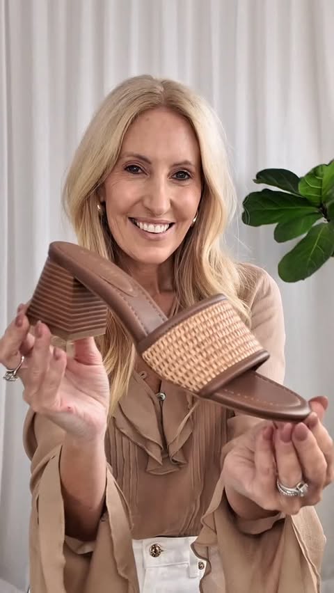 Instagram post by @hamptonhousewife for Nine West. Caption reads: Black Friday is here and this sale is worth....