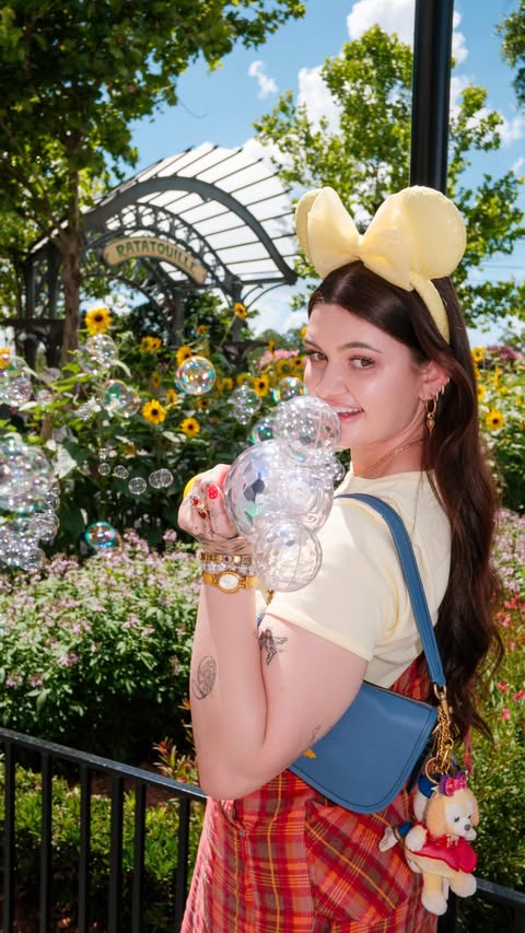 Instagram post by @samtodd for Walt Disney World. Caption reads: [...] to the parks!!!!! 🙅🏻‍♀️🔍 #waltdisneyworld....