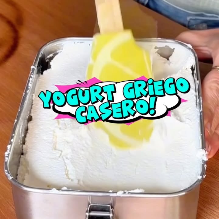 Instagram post by @andrearecetas for Lifeway Foods. Caption reads: ¿Labneh o yogur griego? Todo depende del tiempo de....