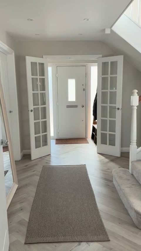 Instagram post by @ourhomerenovationsss for Trendcarpet. Caption reads: [...] together and this hallway runner from....
