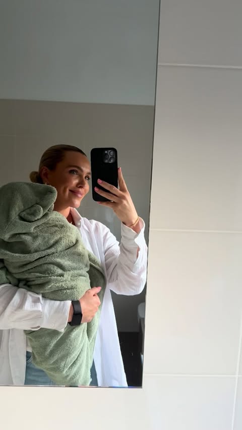 Instagram post by @abbeycholmes for QV Skincare. Caption reads: Bath time = the BEST time 🥹🫶🏼🩵 one of our....