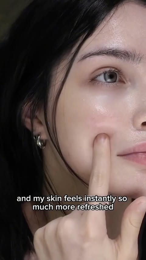 Instagram post by @selin.egmn for greyd. Caption reads: Anzeige | Im seriously loving the result, my skin....