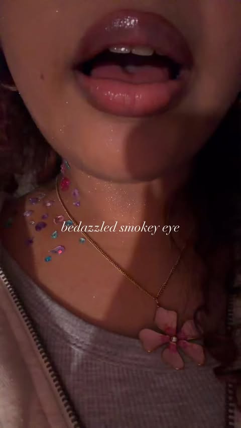 Instagram post by @svndusmakeup for MAKE UP FOR EVER. Caption reads: [...] feel something glitter puck....