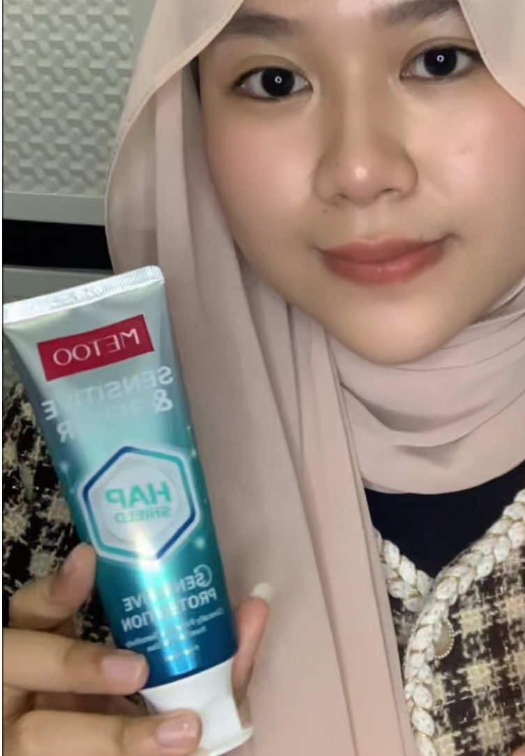 TikTok post by @sella_assilla for Metooo. Caption reads: siapa yang giginya ngilu & sensitive segera deh....