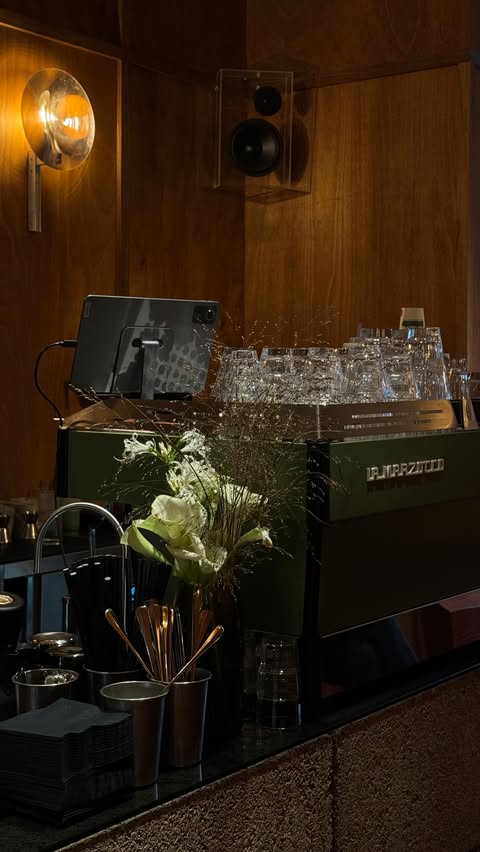 Instagram post by @inspiandthecity for BaByliss. Caption reads: 💫 The new @babyliss = best idea ever.
It dries....