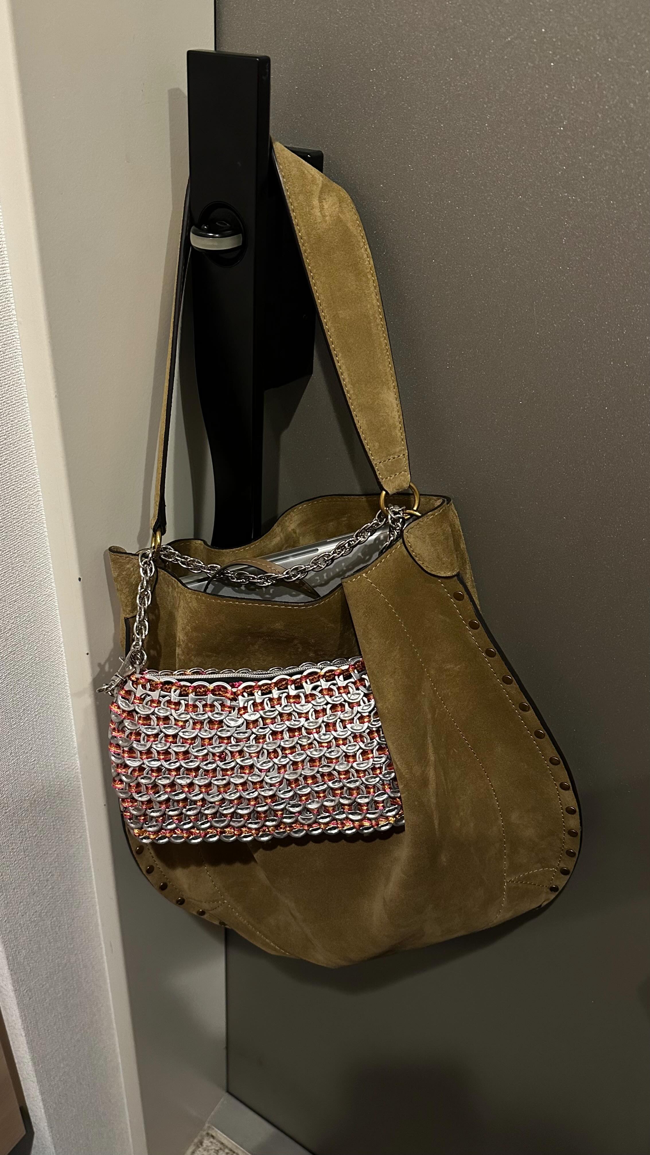 Instagram post by @shunatan317 for ISABEL MARANT. Caption reads: Thank you😭😭😭😭😭❤️‍🔥
@isabelmarant japan !!!!....