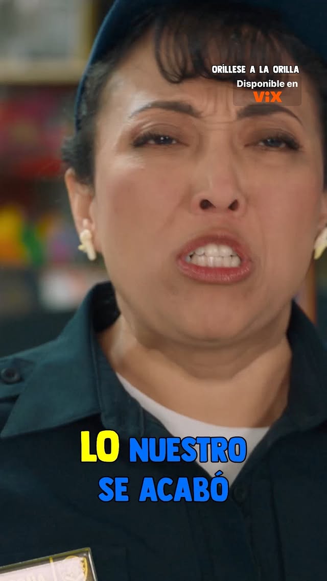 Instagram post by @uninovelas for Univision. Caption reads: ¡Triángulo amoroso... por Toña! 🔥😏....