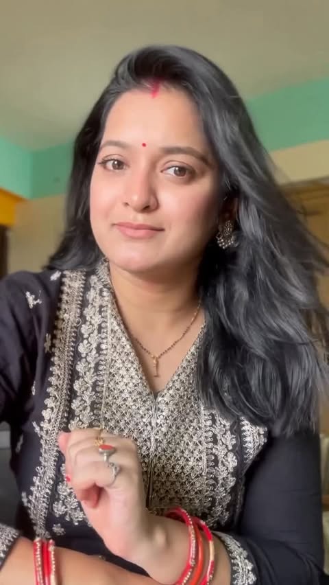 Instagram post by @sushree.sabita for HK Vitals. Caption reads: [...] ଭିତରୁ ପୋଷଣ ଉପରେ ଧ୍ୟାନ ଦେବା ଆରମ୍ଭ କଲି ✨ HK....