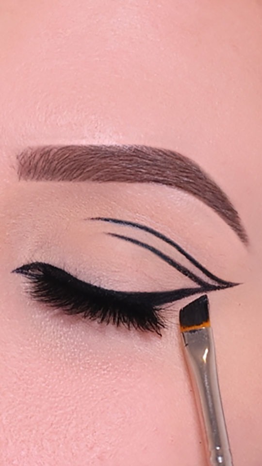 Instagram post by @anknook for INGLOT COSMETICS. Caption reads: ✨GIVEAWAY TIME! ✨
I’m giving away this iconic duo....