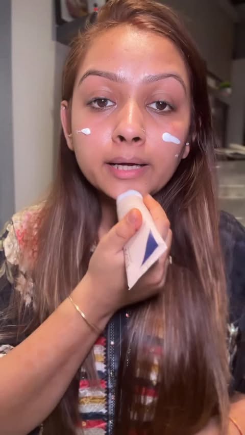 Instagram post by @makeovers_meghna for LOVE EARTH. Caption reads: Easy makeup under 5 minutes.

Comment for product....