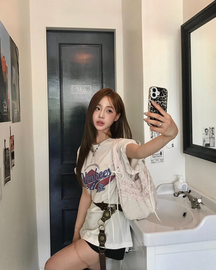 Instagram post by @all_zero._.k for MLB. Caption reads: #광고 #mlbkorea 

이번 mlb 빈티지 무드 너무 이쁘자나 .. [...].