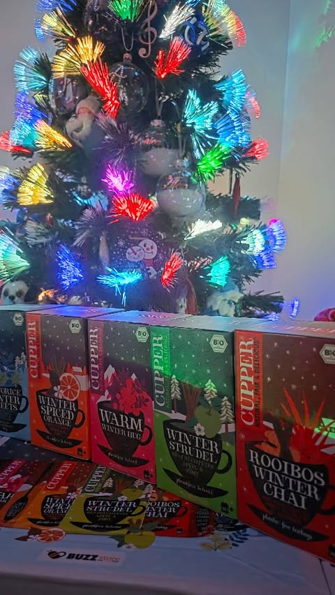 Instagram post by @monis_gabriela for BUZZStore. Caption reads: #teatime☕️ 

✨️Tu cum îți petreci serile din luna....