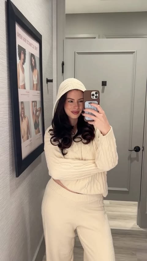 Instagram post by @annaliseestewart for somaintimates. Caption reads: [...] in your life (or yourself) 🫶🏻🎄....