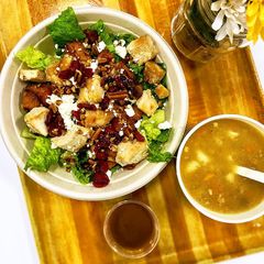 Instagram post by @lynniethefoodie for Salad Station. Caption reads: [...] The new Fall Harvest Salad from....