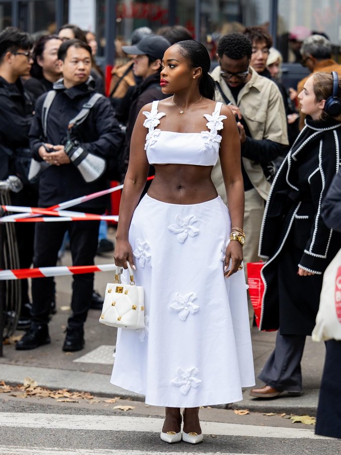 Instagram post by @taussy_ for Valentino. Caption reads: @maisonvalentino  #parisfashionweek 🇫🇷.