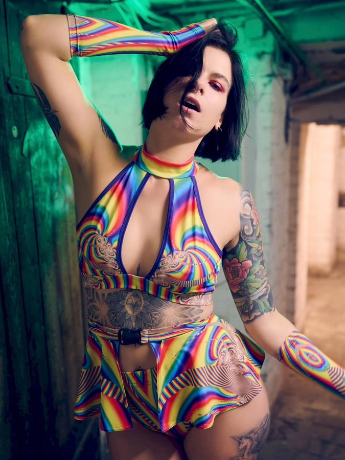 Instagram post by @jenn_jenn.x for Devil Walking. Caption reads: This body isn't here to entertain you.
not a joke.....