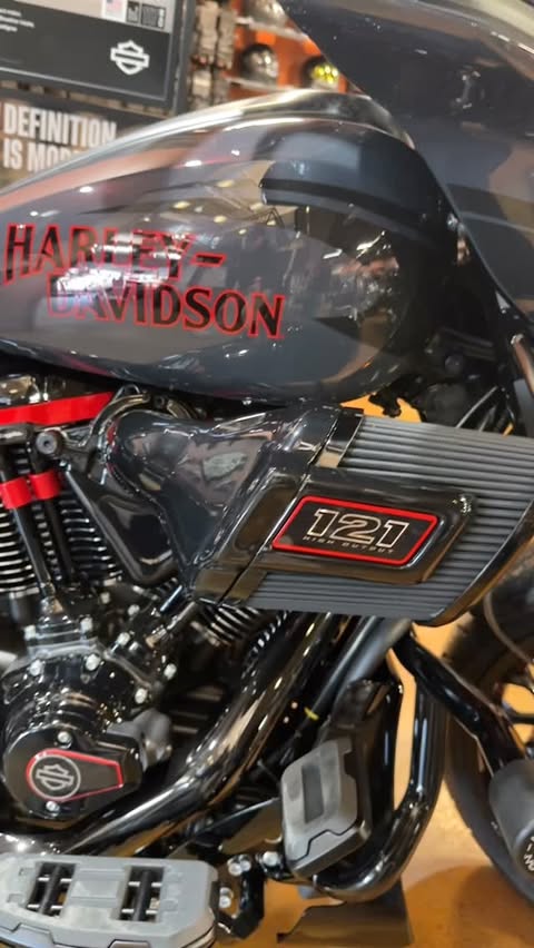 Instagram post by @cyclefanatix for Michelin. Caption reads: [...] @bergenharleydavidson @harleydavidson....