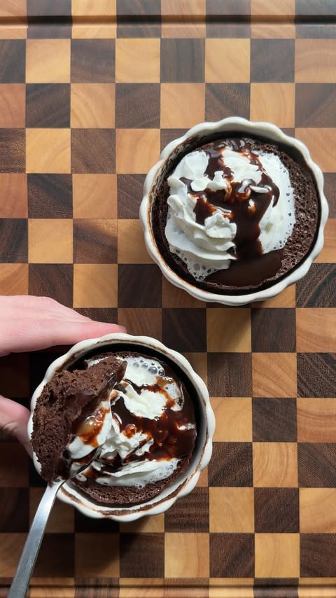 Instagram post by @mombunsandcaffeine for TruHeight. Caption reads: [...] 2 tablespoons maple syrup 1 scoop....