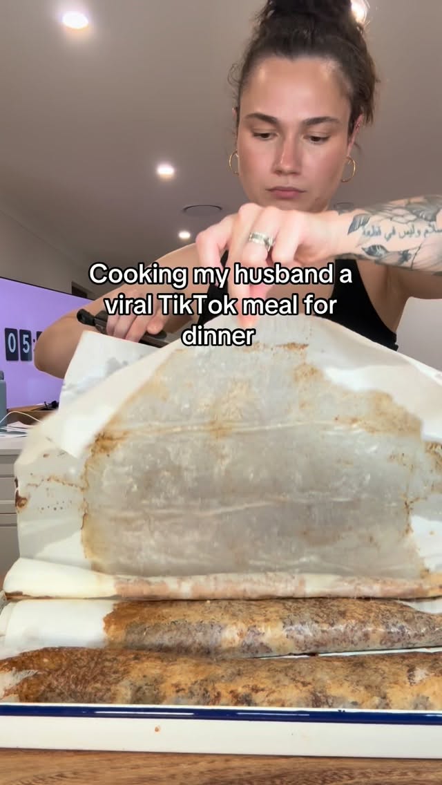 Instagram post by @kelnormaneatz for Mingle Seasoning. Caption reads: Homemade pita + taco-seasoned doner meat + lemon....