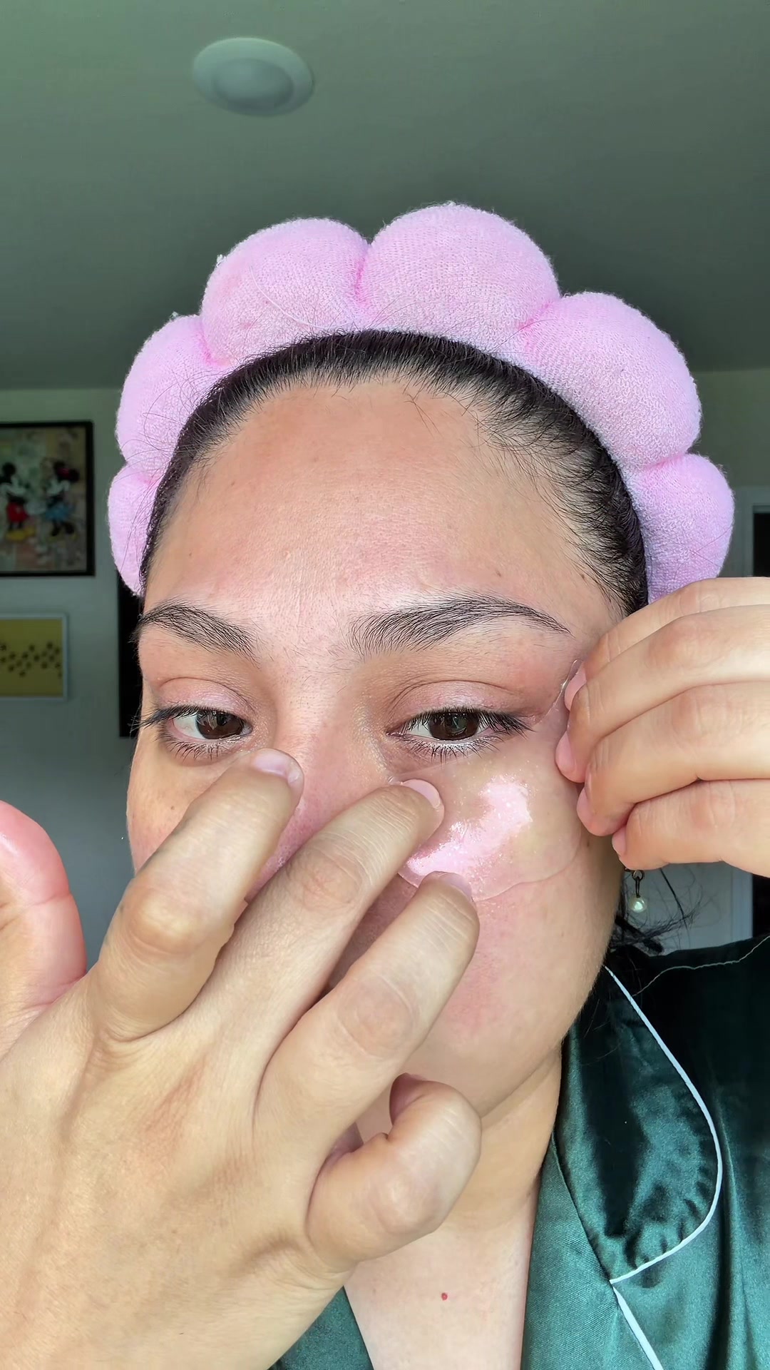 TikTok post by @alejandrarogal for Beauty of Joseon. Caption reads: Probando este súper Dúo de ojos de @Beauty of....